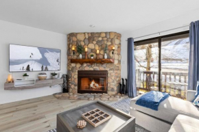 Slope-side at PCMR, Fireplace, Amazing location, Hot tub, Three Kings, First Time chair Lifts!